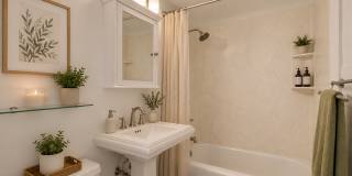 Charming Pualei Circle 1BR Condo with Parking, Pool & Utilities Included Gallery 6