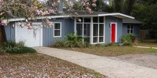 Gorgeous Single Family Home Located In Midtown. Huge Fenced in Backyard! Gallery 1