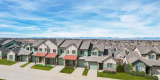 Beautiful 4Bd/4Ba bedroom townhome with mountain views! Gallery 1