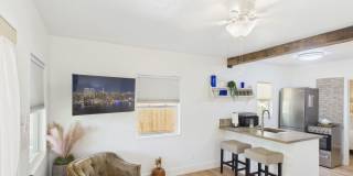 Charming All Bills Cozy Cottage Gallery 1