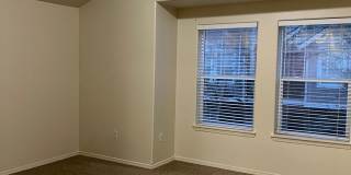 Great Location! 2 Bed 2 Bath Townhouse Style Condo! Open Concept! Laminate Floors Throughout Main! Gallery 30