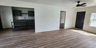 Beautifully Remodeled 3 Bed / 2 Bath Home with Large Backyard Gallery 12