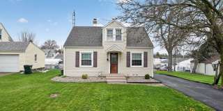 Updated Charming 2BR House in Plain Twp/Canton Gallery 1