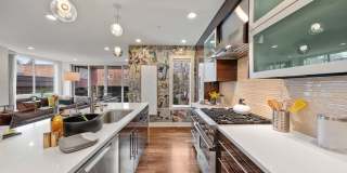 Stunning 2 Bed 3 Bath Home in Queen Anne Gallery 22