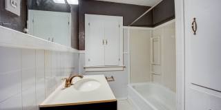 FREE MONTH RENT! Freshly Updated 3 Bedroom House Gallery 4