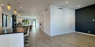 Five Bedroom/Four Bathroom Luxury House in Koreatown Gallery 7