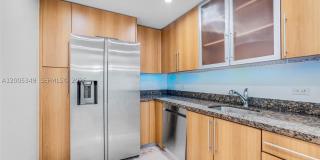 7501 E Treasure Dr Gallery 7