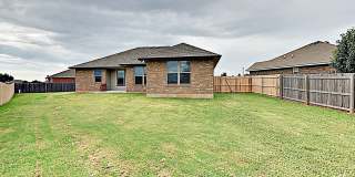 Beautiful 3 Bedroom, 2 Bath Home with Study and Storm Shelter - Yukon Schools. Gallery 18