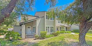 Modern 3BD/1.5BA Townhome in Tierrasanta with Kitchen Island, Private Yard, Pool & Tennis Court Gallery 1