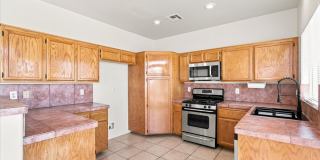 Bright & Spacious 4Bd Home with Vaulted Ceilings & Outdoor Kitchen Gallery 11
