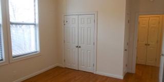 2Br/1Bth apartment available NOW! Great Location! Gallery 3