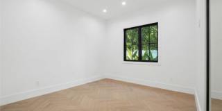 4539 Longridge Avenue Gallery 13