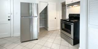 Bright & Spacious 2BR Unit w/ Bay Windows! Gallery 12