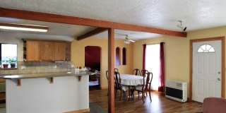 Charming 3-Bedroom Home Across from Orchard Park Gallery 5