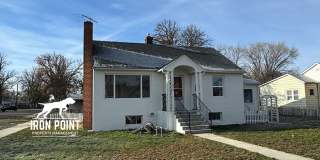 Move-in Special-Renovated 3bed/2bath home w/gas fireplace, garage, near downtown Caldwell. Gallery 1