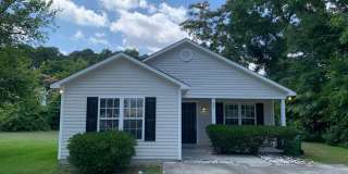 3 BD, 2 BA House: Freshly Painted + New Flooring + Available Now! Gallery 3