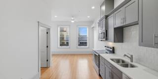 MOVE IN SPECIAL - NEWLY RENOVATED DOWNTOWN SALEM ONE BEDROOM Gallery 1