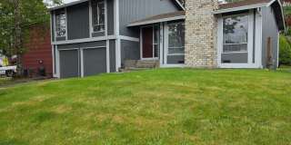Kent East Hill - 3 bedroom 1.5 bath tri-level home - newly remodeled.  Available NOW! Gallery 1