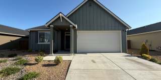GORGEOUS, NEWER REDMOND HOME WITH MOUNTAIN VIEWS!!! Gallery 1