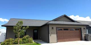 Single Level 3 Bed / 2 bath Home; Pet Friendly, Fenced back yard, Double car Garage Gallery 1