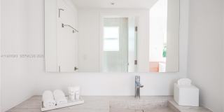 136 NE 46th St Gallery 10