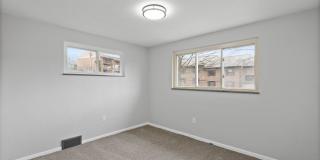 Stunning 3 bed, 2 bath home in East Hills available August 1! Gallery 14