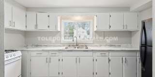 3424 Douglas Road Gallery 6