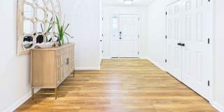 Beautiful 3 bd/ 2.5 house with Renovated Kitchen Gallery 5