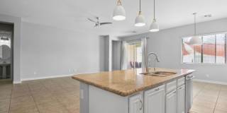4 Bedroom + Den Single Family in Peoria Gallery 8