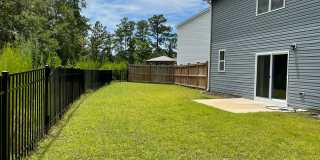 Like new home on cul-de-sac lot with 3 bedrooms, loft and 2.5 bathrooms! Gallery 26