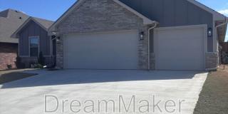 3010 Hollow Crest Lane Gallery 1