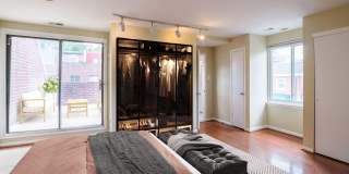 Beautiful Three Bedroom in Washington Square West Gallery 7