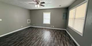 3 Bedroom 2 Bathrooms with Fully Fenced In Yard AVAILABLE NOW!!! Gallery 5