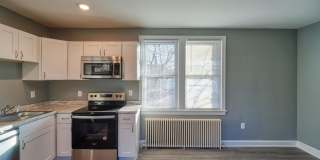 400 DOUGLAS Street NE Gallery 6