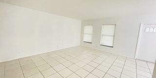 1100 Northeast 18th Street Gallery 9