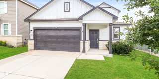 Stunning 4 bedroom, Primary bedroom downstairs , Less than 9 miles from Randolph AFB Gallery 1