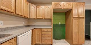 Charming 3-Bed, 1.5-Bath Home with 2-Car Garage Near NW 23rd & MacArthur Gallery 15