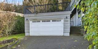 Stunning Sound & Olympic Mountain View Home in North Admiral Gallery 3