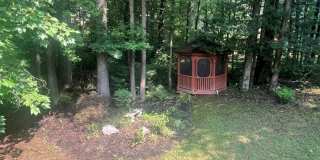 Spacious and Spectacular! 4 Bedroom home on gorgeous lot. Gallery 40