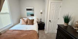 Fully Furnished And Updated 4 bedroom 2 bath house for Lease Gallery 6