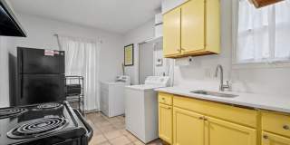 Charming Duplex with Fenced Yard Near Daffin Park – 1306 E 53rd St Gallery 8