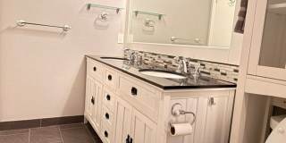 Beautifully Upgraded 2Bedroom Condo Now Available! Gallery 8