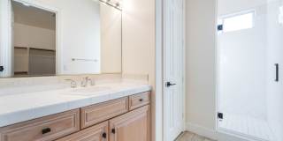 Queensridge Beauty - 5 bedroom on a 1/4+ acre lot Gallery 24