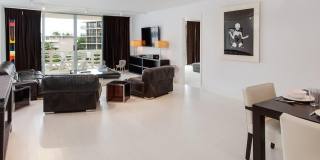 100 Sunrise Avenue Gallery 3