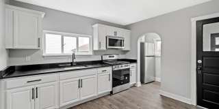 Beautiful 3 bedroom home in Coraopolis available June 1! Gallery 17