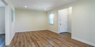 Charming 3 Bedroom 2 Bath home South of the Blvd Gallery 5