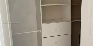 2607 NE 8th Ave Gallery 10