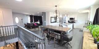 7 Bedroom Home in Bloomington Gallery 6