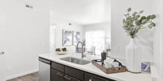 Wilshire Place Apartments Gallery 20