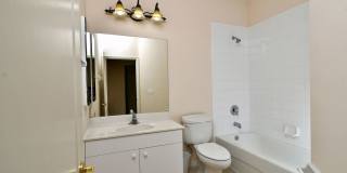 2 Bedroom with Den and Garage. Over !800 Sq. Ft under air Gallery 13